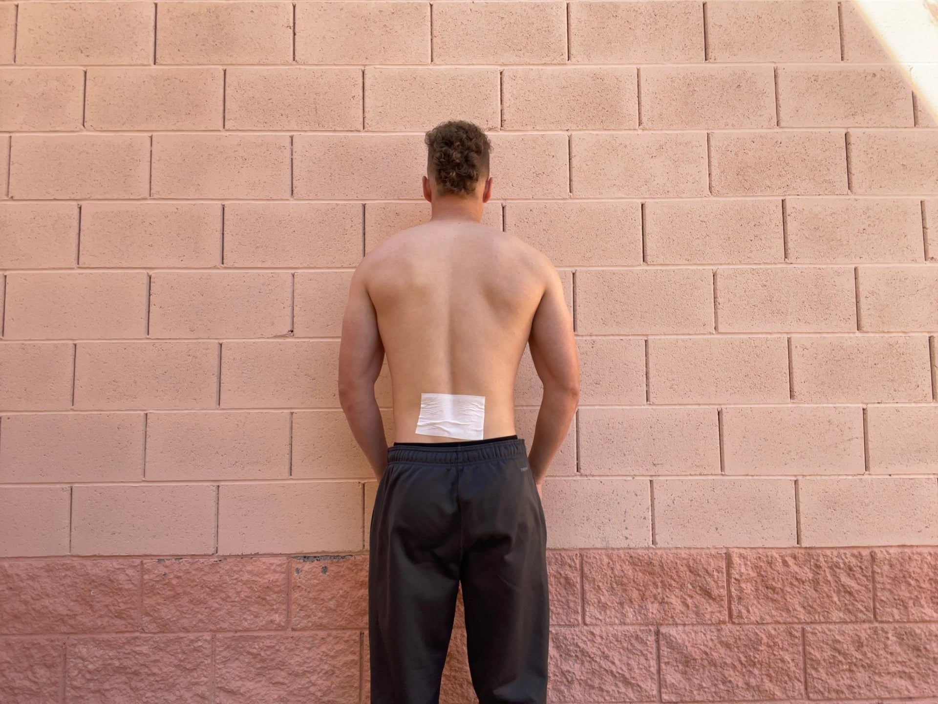 Back view of a person preparing for full body recovery using the FORTHiQ Body Collection by FORTHiQ
